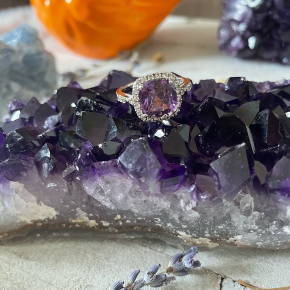 925 Stamped Amethyst and Crystal Ring - Picture 3 of 12